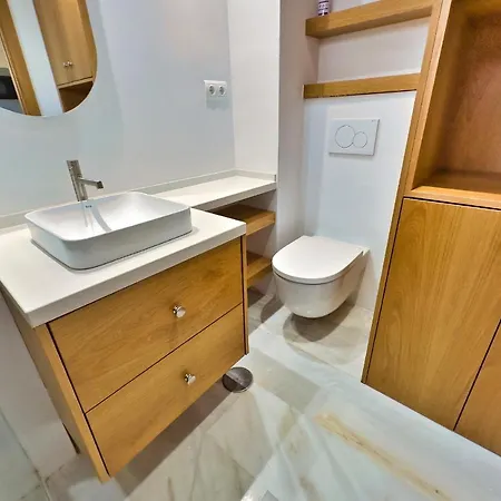 Apartamento Diana 206. Completely Renovated On The Beachfront. *